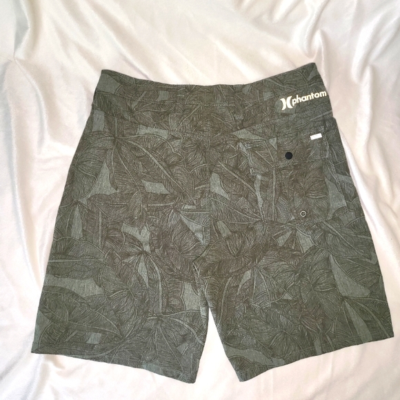 Boys Hurley Phantom Shorts size 28 Large - Picture 2 of 4